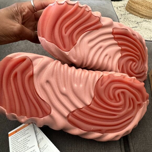 *BRAND NEW* Salehe Bembury Pollex Crocs (Blush) - Picture 6 of 6